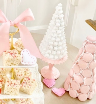 💕There’s still time to sweeten up your Valentine’s Day with our macaron and meringue trees! 💕50% OFF with BRITSY50
